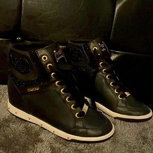 Bebé Sports Sneakers Hidden Wedge black and gold Size 7